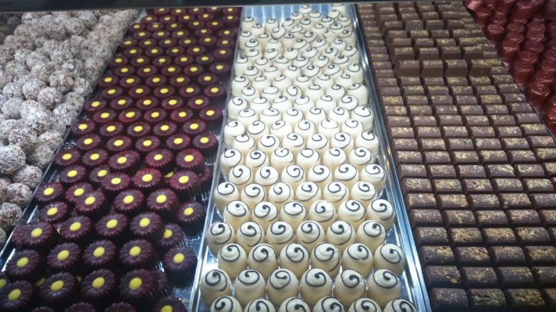 vente-VILLENEUVE D ENTRAUNES-min_chocolates_milk_chocolate_white_chocolate_truffles_candy_food_treat_cacao-1213769